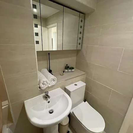 Central Point Apartment London Exterior photo