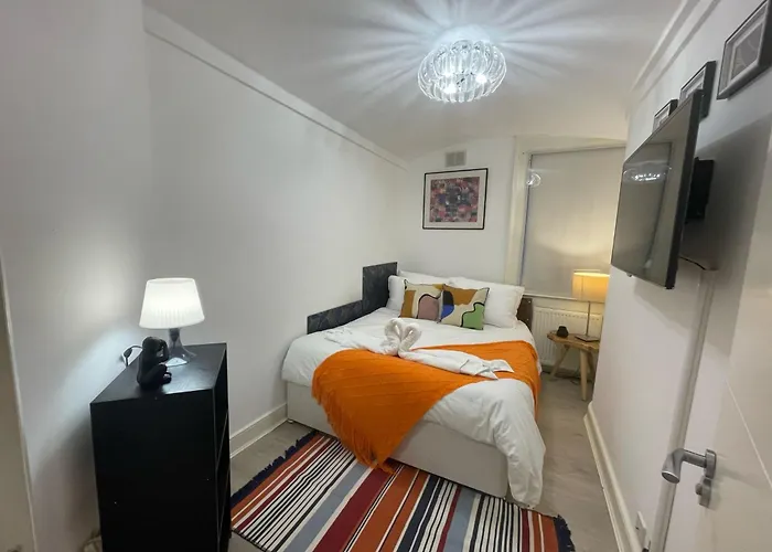 Central Point Apartment