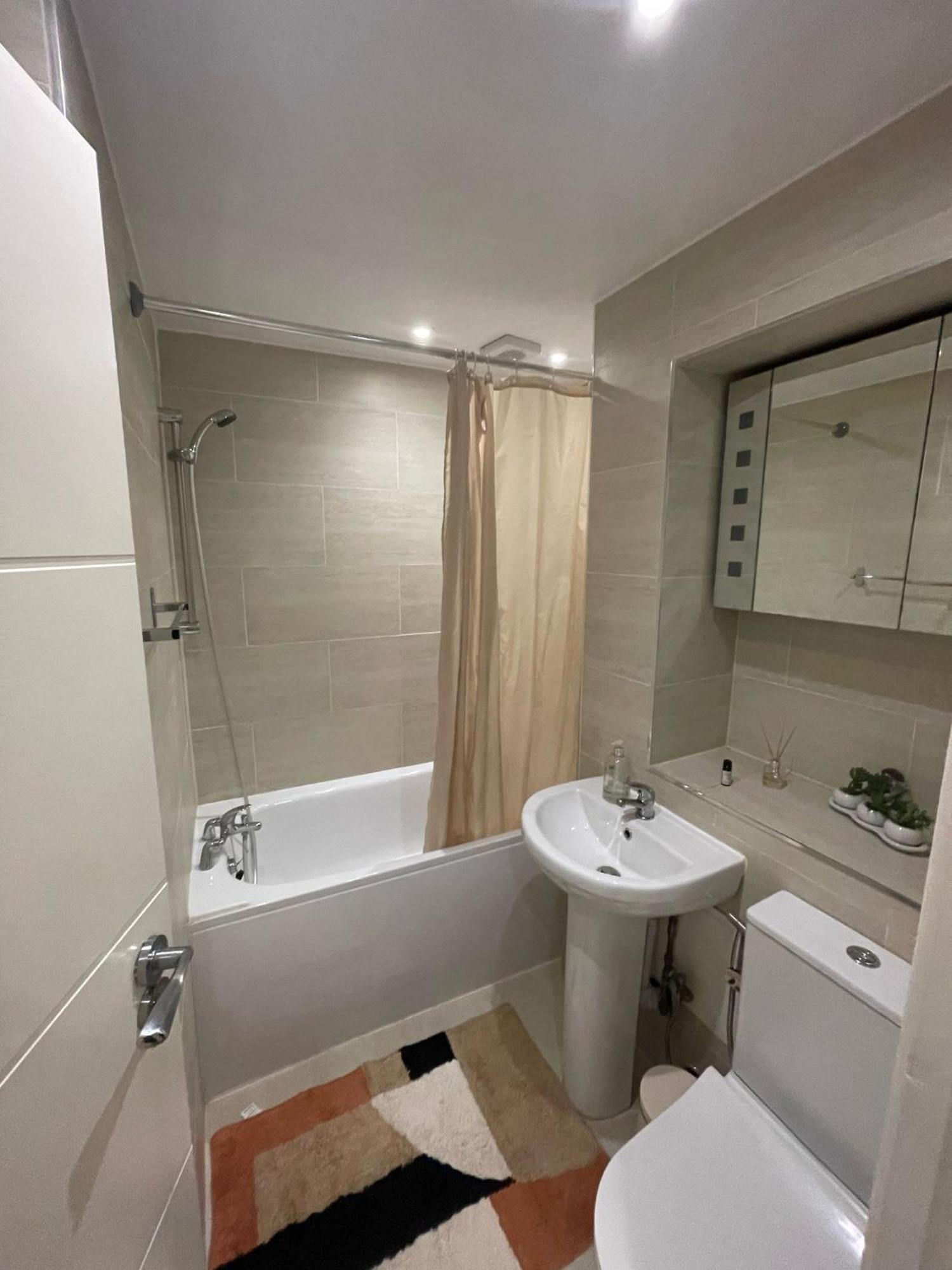 Point Apartment *